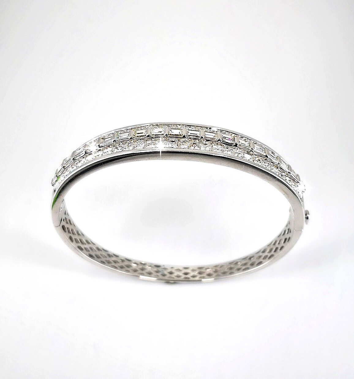 Shop stunning diamond bangles  Lorem ipsum dolor sit amet consectetur adipiscing elit sed do eiusmod tempor Javeri Jewelers Inc Frisco, TX